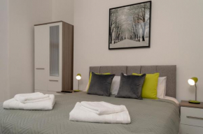 3-Bed Apartment by Eden Project - Free Parking